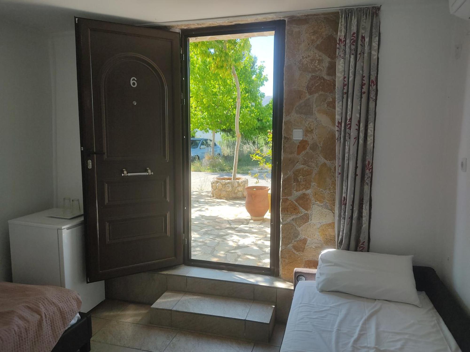 Xenonas Κithαiron Hotel Vilia Ngoại thất bức ảnh